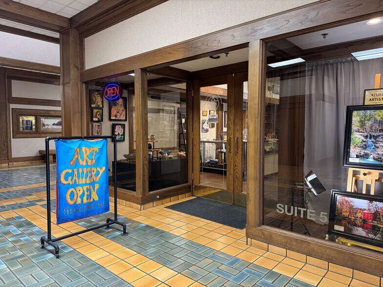 More Photos Of 100 E Park St, Olathe Office For Lease