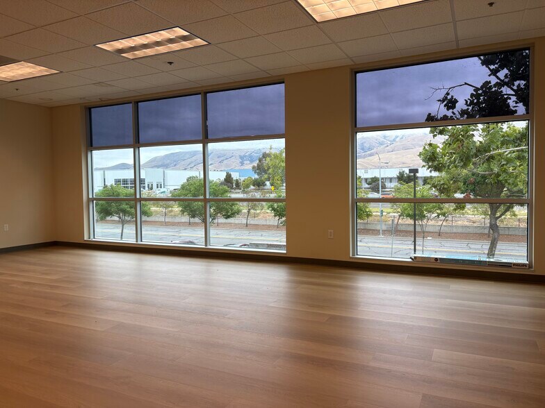 More Photos Of 47635 Lakeview Blvd, Fremont Warehouse For Lease
