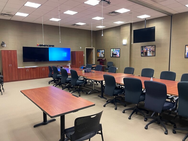 More Photos Of 88-112 Hamilton Ave, Stamford Warehouse For Lease