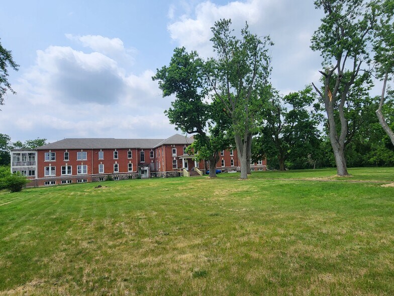 More Photos Of 2940 Cambria Rd, Hillsdale Apartments For Sale