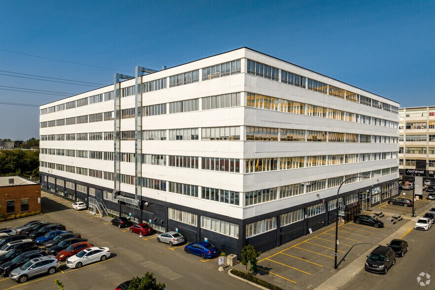 Primary Photo Of 51-55 Rue de Louvain O, Montréal Office For Lease
