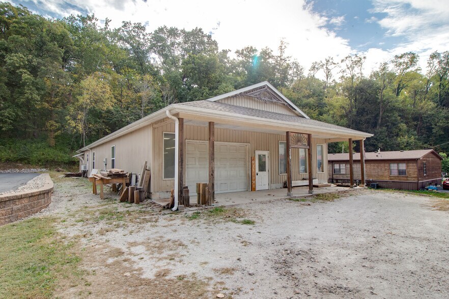 More Photos Of 309 N Market St, Grafton General Retail For Sale