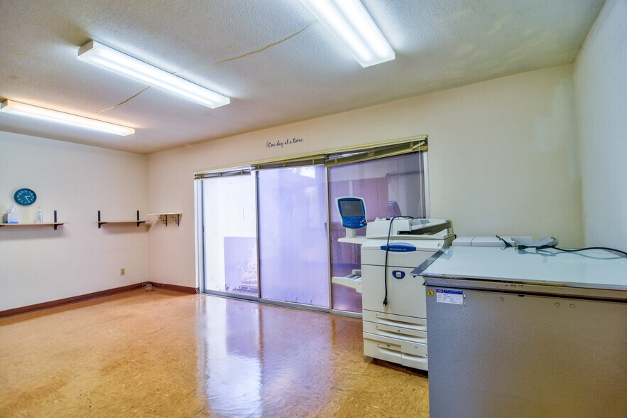 More Photos Of 11470 Oakhurst Rd, Largo Office For Sale