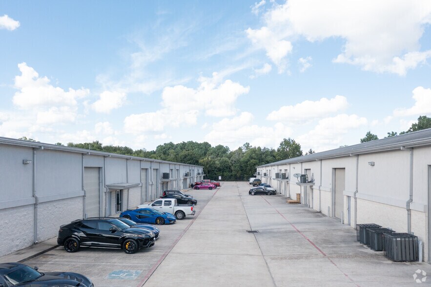 More Photos Of 220 Barren Springs Dr, Houston Warehouse For Lease