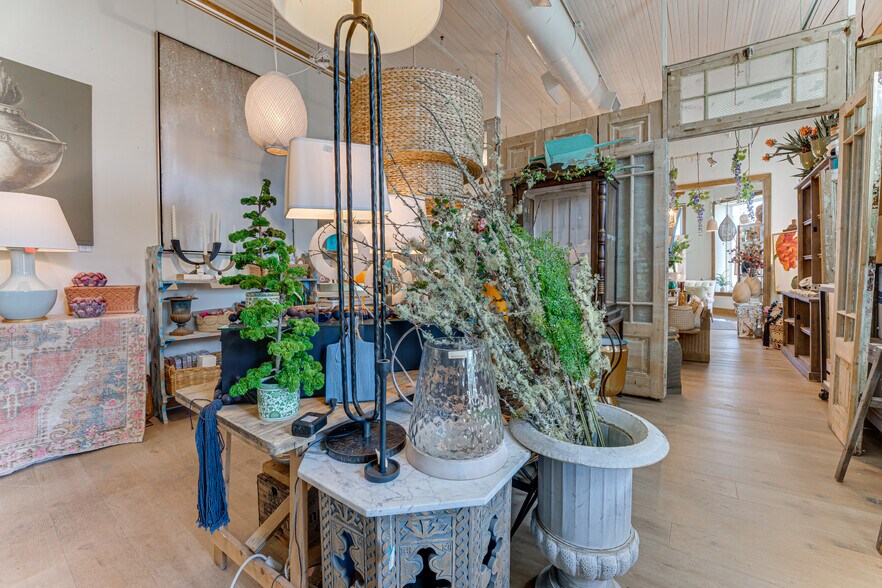 More Photos Of 1008 E 15th St, Plano Storefront Retail Office For Sale