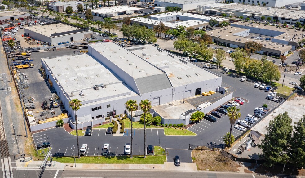 More Photos Of 1210 N Tustin Ave, Anaheim Warehouse For Lease