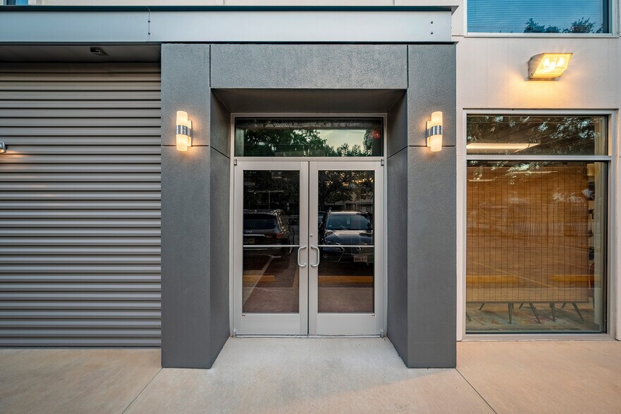 More Photos Of 1500 McGowen St, Houston Restaurant For Lease