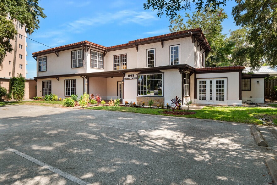 More Photos Of 123 Live Oak Ave, Daytona Beach Office Residential For Sale