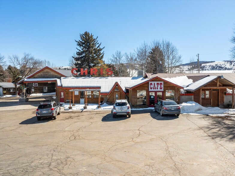 More Photos Of 900 S Highway 39, Huntsville Restaurant For Sale