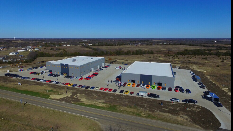 More Photos Of 708 E Houston St, Anna Warehouse For Lease