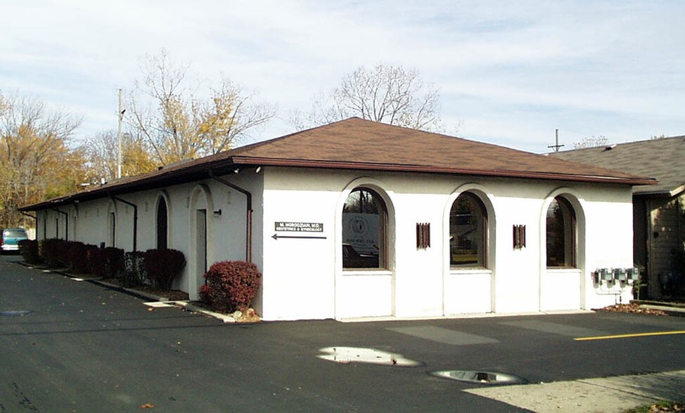 More Photos Of 5770 Highland Rd, Waterford Medical For Lease