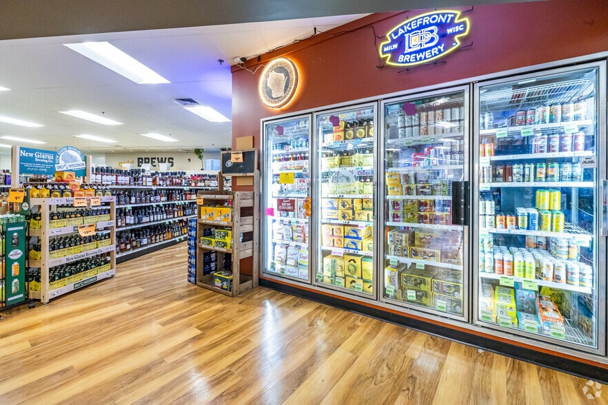 More Photos Of 690 W State St, Burlington Supermarket For Sale