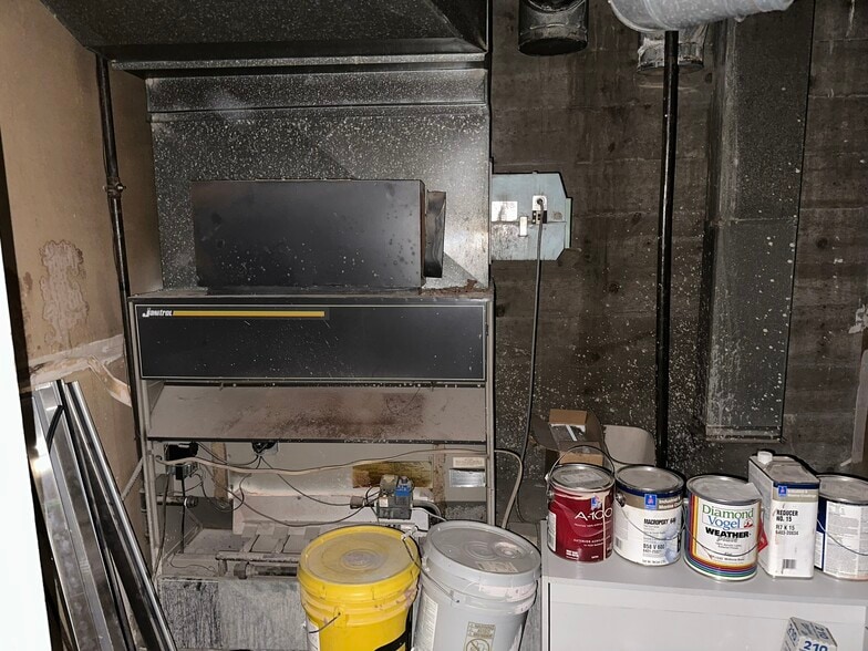 More Photos Of 1640-1670 North Ave, Grand Junction Veterinarian Kennel For Sale