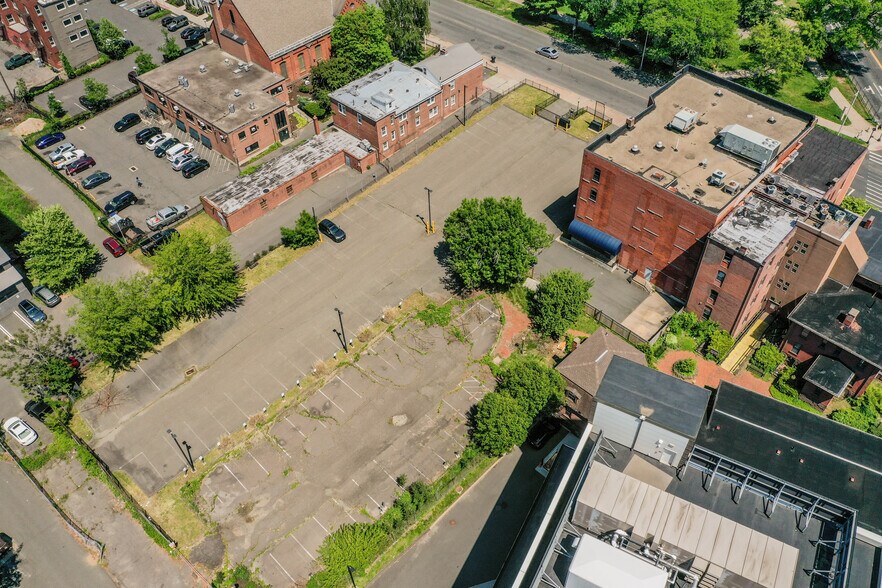 More Photos Of 29 Main St, Hartford Office Residential For Sale