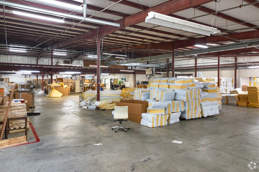 More Photos Of 100 E Newberry Ave, Liberty Manufacturing For Lease