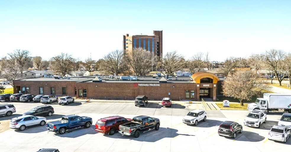 Primary Photo Of 729 N Custer Ave, Grand Island Medical For Sale