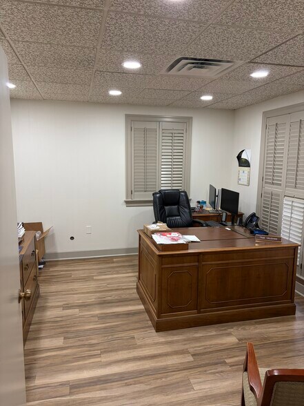 More Photos Of 823 Chickamauga Ave, Rossville Office For Lease