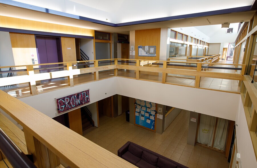 More Photos Of 3516 Covington Hwy, Decatur Office For Sale