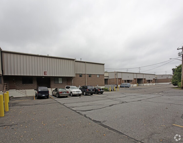 More Photos Of 115 Hood Ter, West Haven Warehouse For Lease