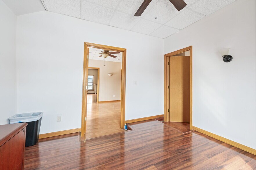 More Photos Of 28916 Euclid Ave, Wickliffe Office For Sale