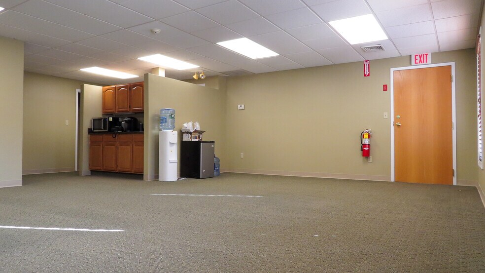 More Photos Of 360 State Route 101, Bedford Medical For Lease