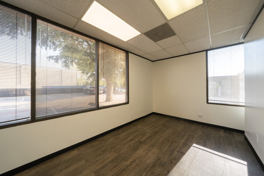 More Photos Of 2501 Avenue J, Arlington Office For Lease