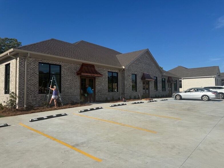 Primary Photo Of 2500 Interstate Dr, Opelika Medical For Lease
