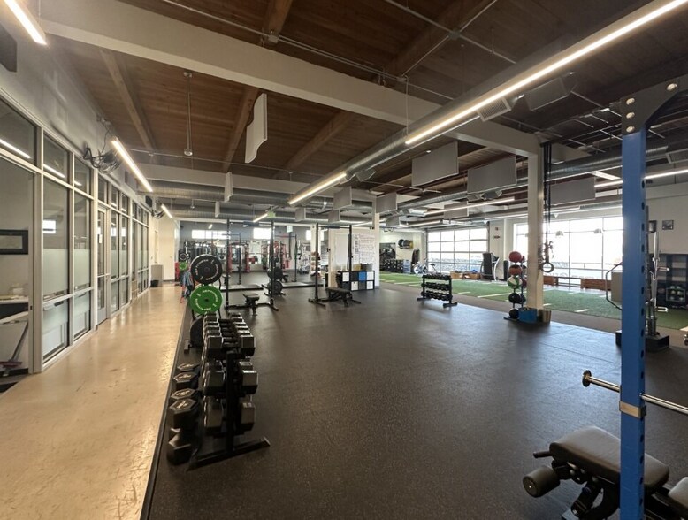 More Photos Of 2015 Dallas St, Aurora Storefront Retail Office For Lease