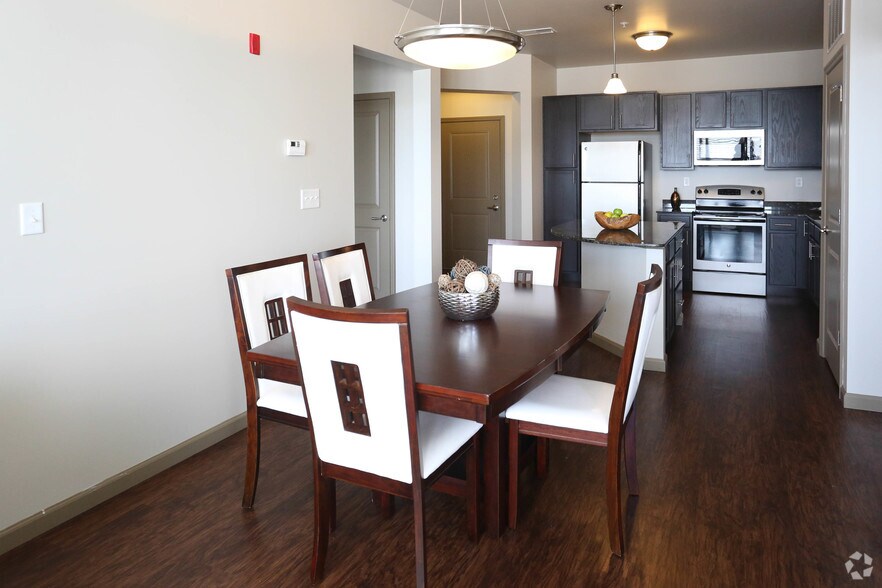 More Photos Of 1520 S 5th St, Saint Charles Unknown For Lease