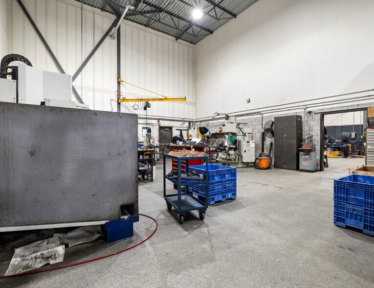 More Photos Of 8100-8118 Rue Charles-Édouard-Renaud, Terrebonne Warehouse For Sale