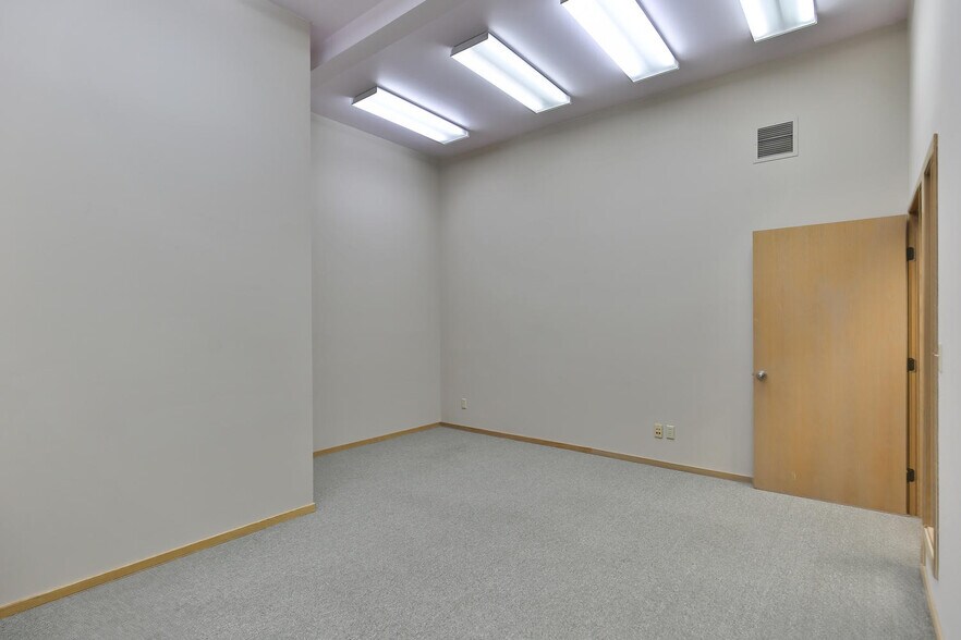 More Photos Of 14670 NE 8th St, Bellevue Medical For Lease