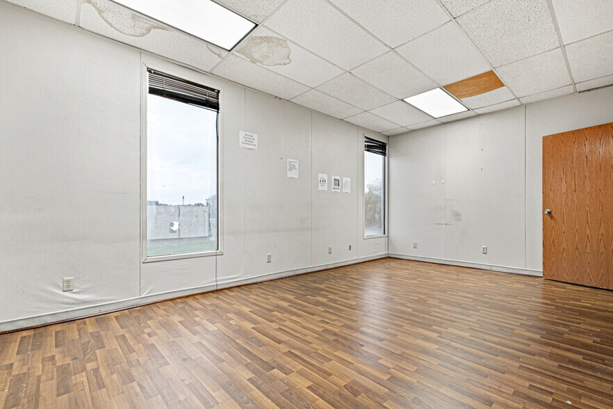 More Photos Of 1301 Northwest Hwy, Garland Office For Sale