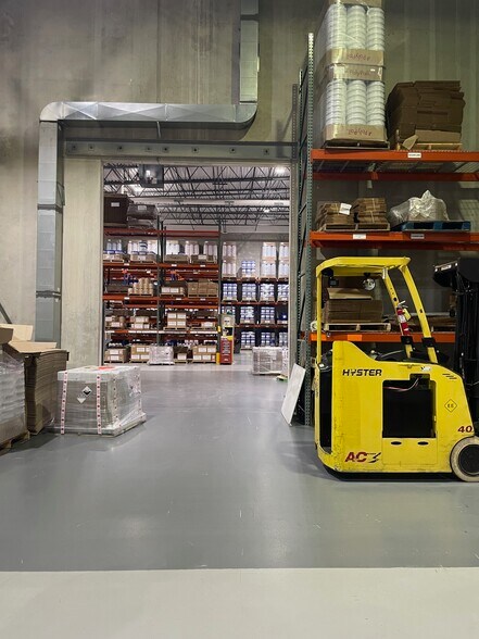 More Photos Of 340 Marshall Ave, Aurora Warehouse For Sale