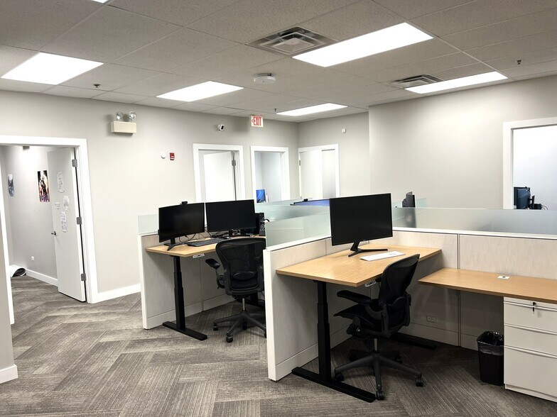 More Photos Of 1256 Waterford Dr, Aurora Medical For Sale