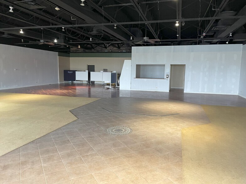 More Photos Of 2375-2397 S Randall Rd, Algonquin Unknown For Lease