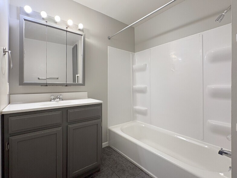 More Photos Of 469 Como Ave, Saint Paul Flex For Sale