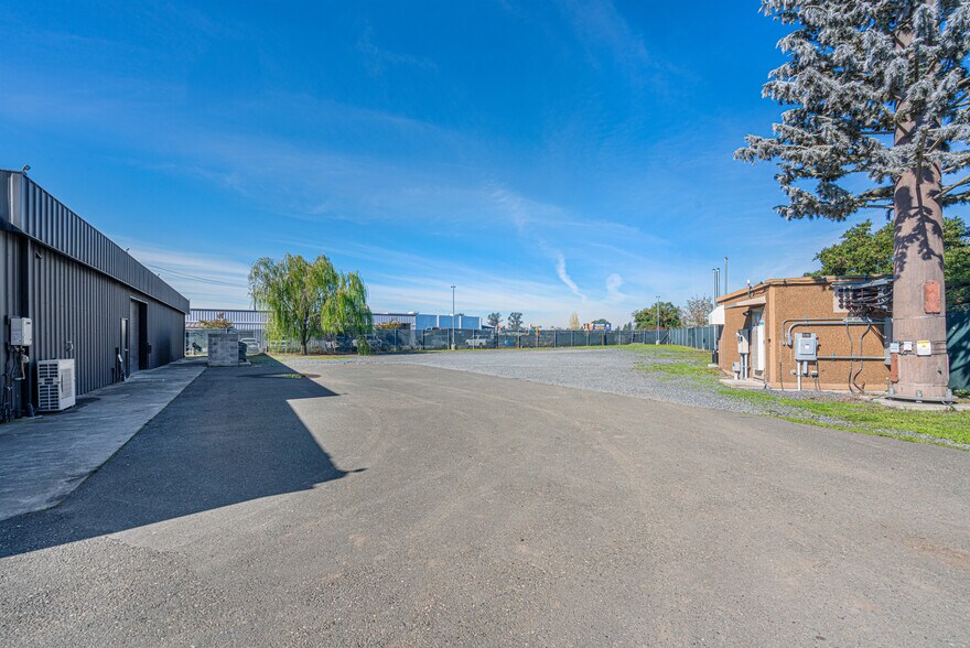 More Photos Of 10342 Old Redwood Hwy, Windsor Warehouse For Sale
