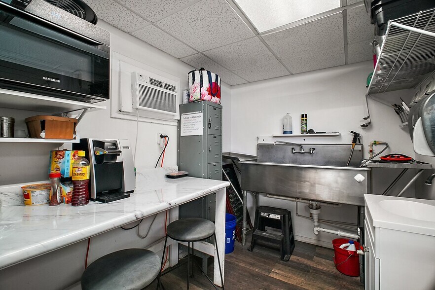 More Photos Of 454 N Park Ave, Apopka Storefront For Sale