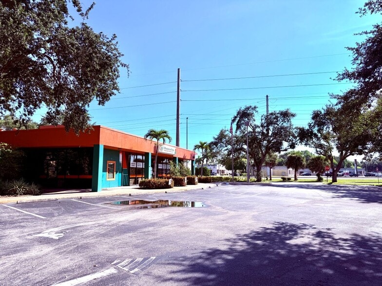 More Photos Of 130 S Entrada Ave, Port Saint Lucie Storefront Retail Office For Sale