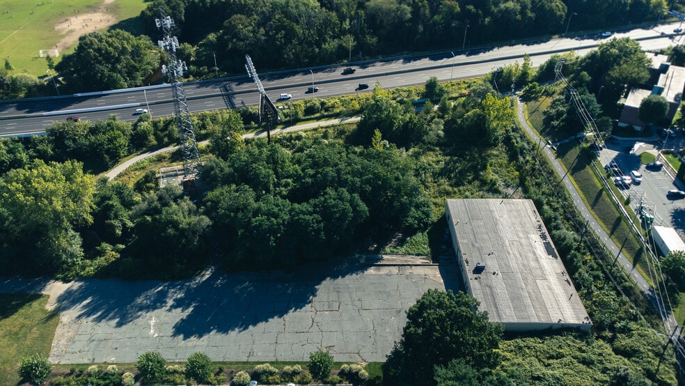 More Photos Of 90 Salmon St, Providence Manufacturing For Lease