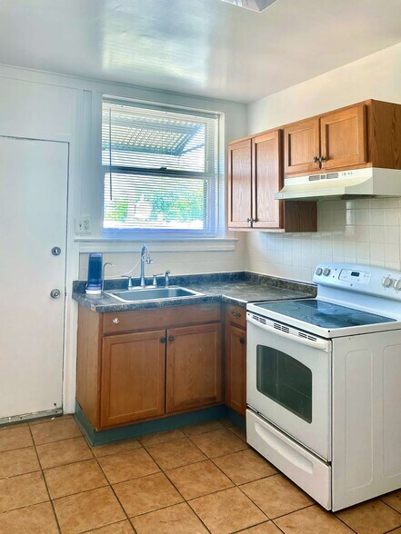 More Photos Of 5620 N Western Ave, Chicago Storefront Retail Residential For Sale