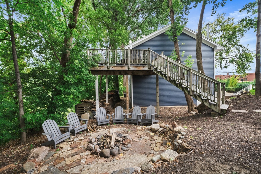 More Photos Of 371 Water St, Excelsior Hospitality For Sale