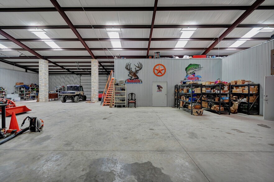 More Photos Of 2828 Interstate 20, Midland Flex For Sale