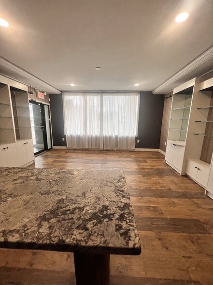 More Photos Of 725 Lafayette Rd, Hampton Storefront Retail Office For Sale