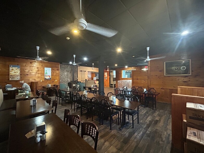 More Photos Of 337 Peacock St, Pottsville General Retail For Sale