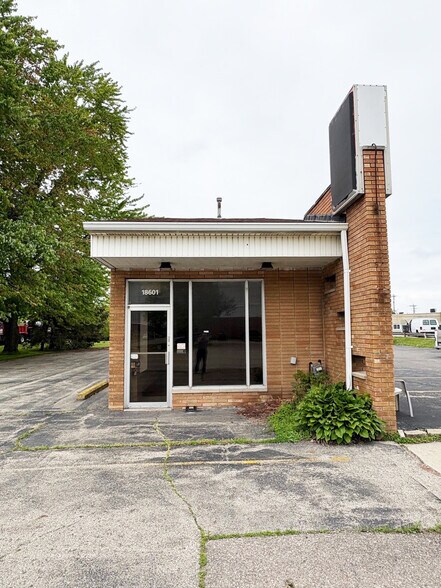 Primary Photo Of 18601 15 Mile Rd, Clinton Township Office For Lease