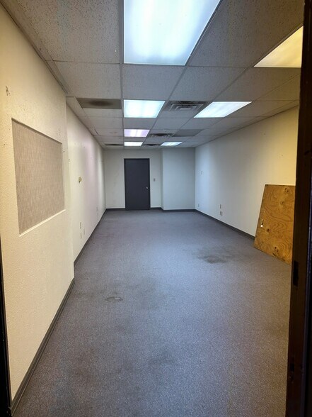 More Photos Of 438 N Bancroft St, Indianapolis Light Manufacturing For Sale