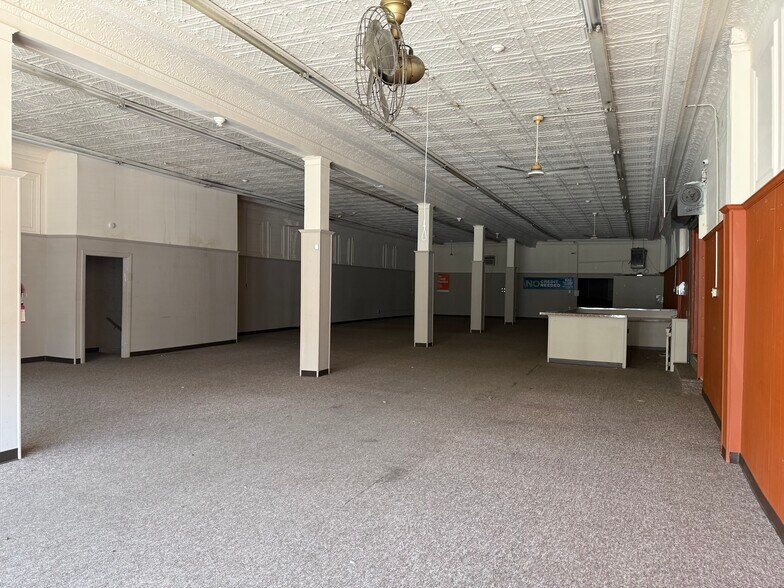More Photos Of 4023-4025 Market St, Philadelphia Storefront For Lease