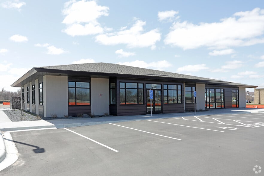 Primary Photo Of 401 NE Cherrywood St, Isanti Medical For Lease