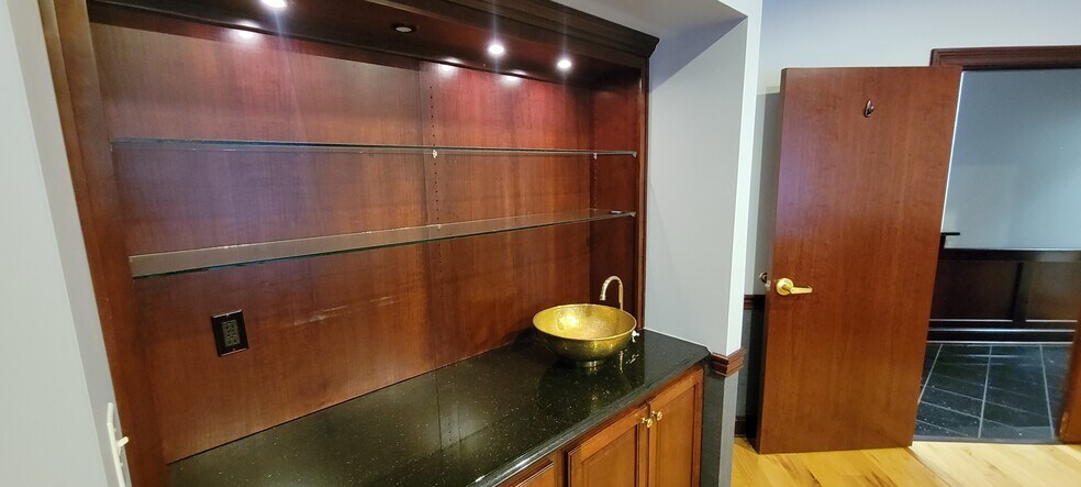 More Photos Of 916 Quarrier, Charleston Office Residential For Sale